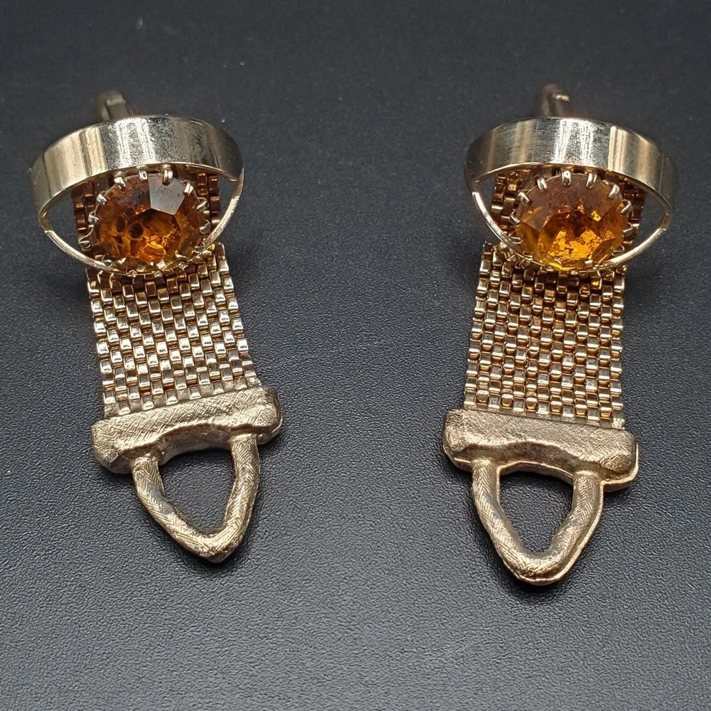 Vintage Eye Shaped Cuff Links With Glass Stone Center & Mesh. Goldtoned